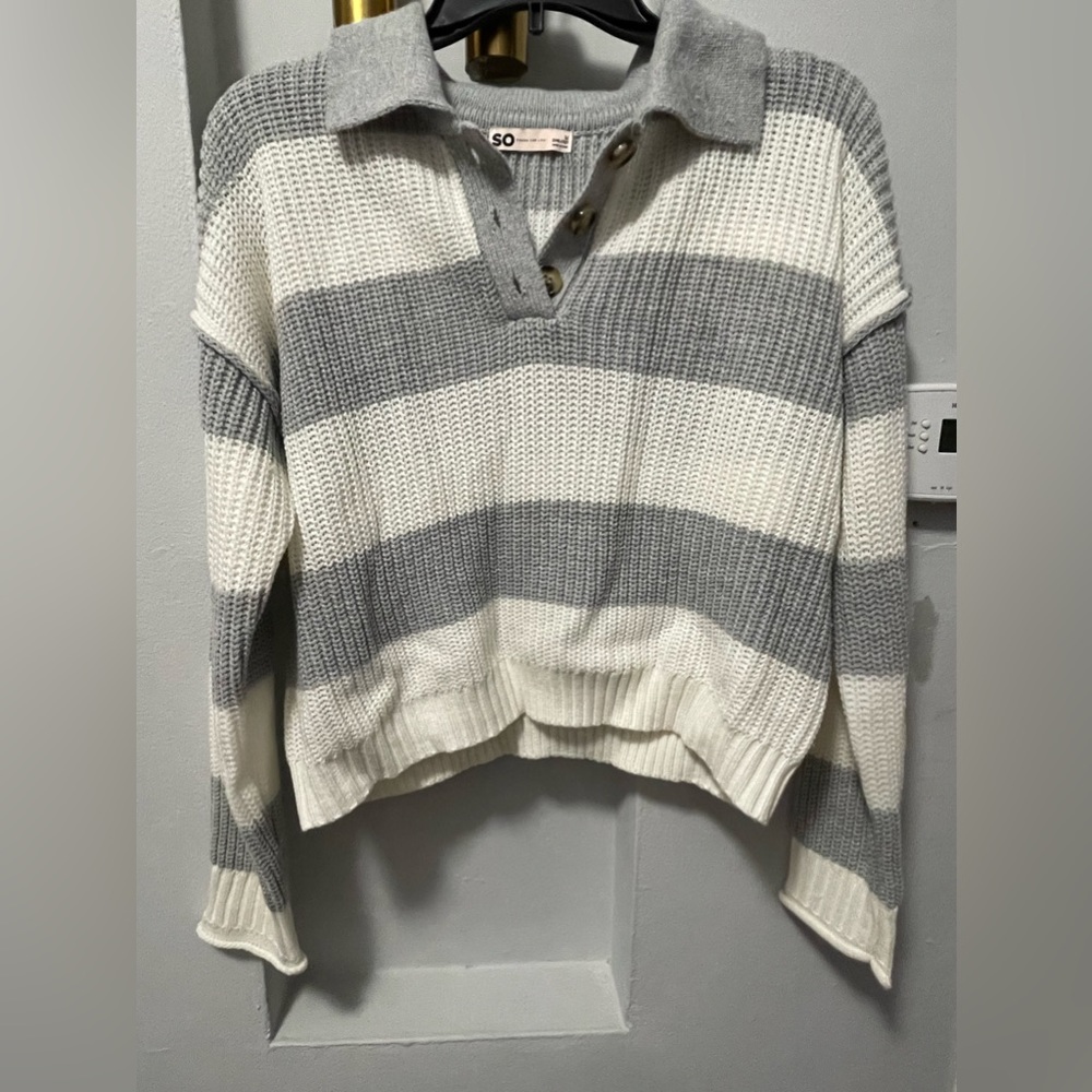 Sweater white and gray. NWT